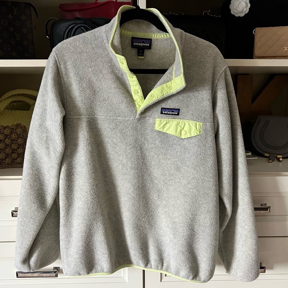 Patagonia Women's Lightweight Synchilla® Snap-T® Fleece Pullover Medium Grey